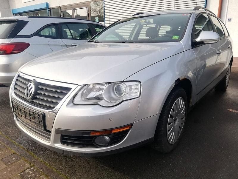 Silber Gebraucht 2009 VW Passat Comfortline Kombi | 3.900 € (Guter Preis) - Bild 1/4