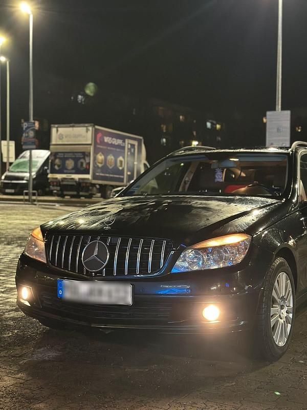 Schwarz Gebraucht 2010 Mercedes C200 Kombi | 4.800 € - Bild 1/4