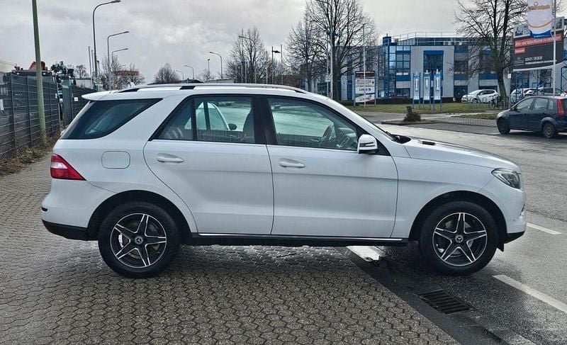 Gebraucht Mercedes ML350 258 PS (189 kW) 2015 Weiß SUV