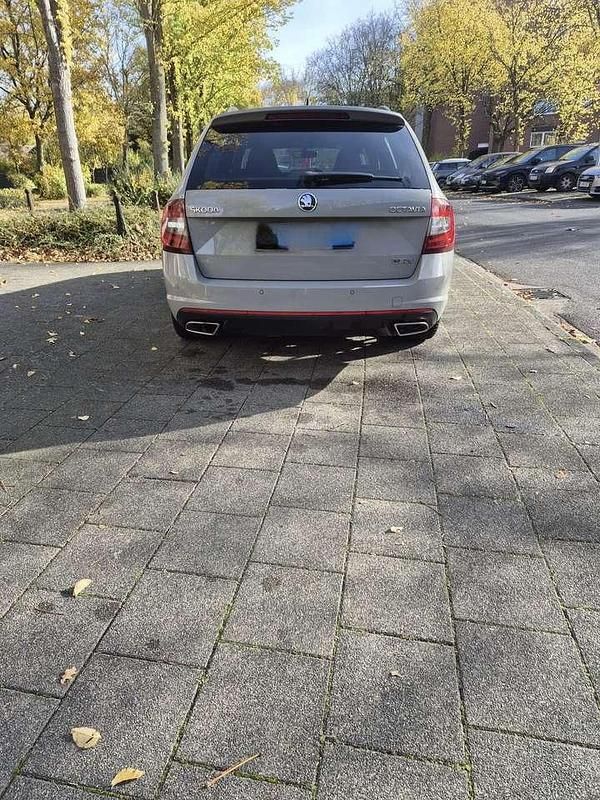 Grau Gebraucht 2019 Skoda Octavia RS Kombi | 15.000 € (Etwas zu teuer) - Bild 1/4