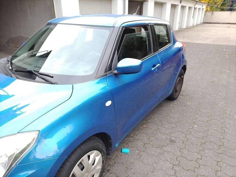 Blau Gebraucht 2018 Suzuki Swift Basic Limousine | 8.500 € (Guter Preis) - Bild 1/4