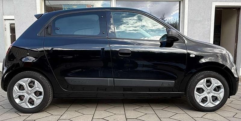 Gebraucht Renault Twingo Life 65 PS (47 kW) 2020 Sternenschwarz Kleinwagen
