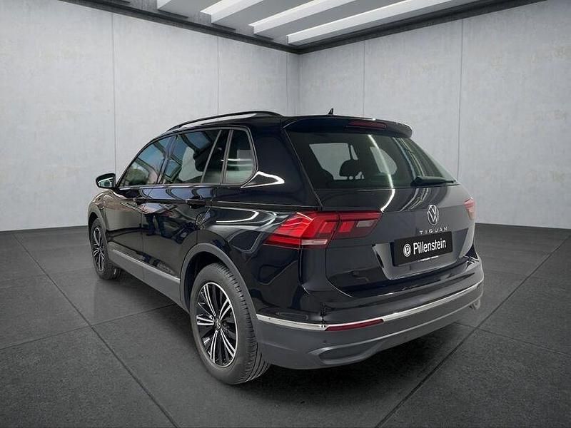 Gebraucht VW Tiguan 150 PS (110 kW) 2022 Schwarz SUV