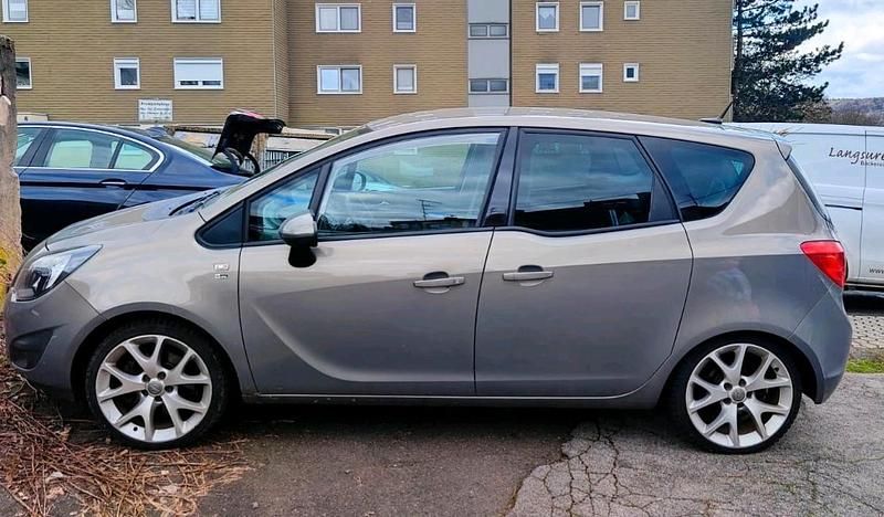 Second-hand Opel Meriva 100 CP (73 kW) 2012 Maro Monovolum