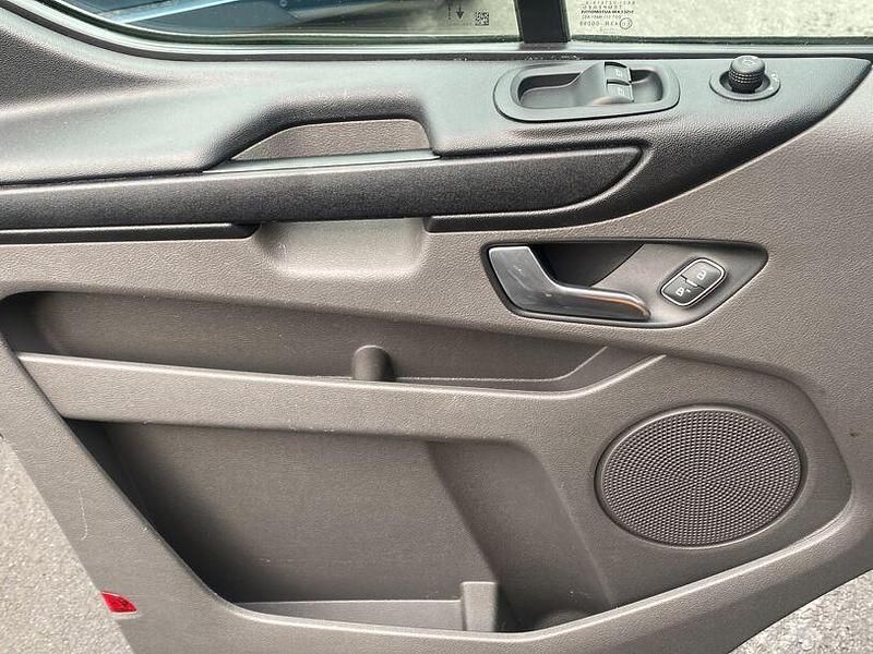 Gebraucht Ford Transit Custom Trend 131 PS (96 kW) 2022 Schwarz Kombi