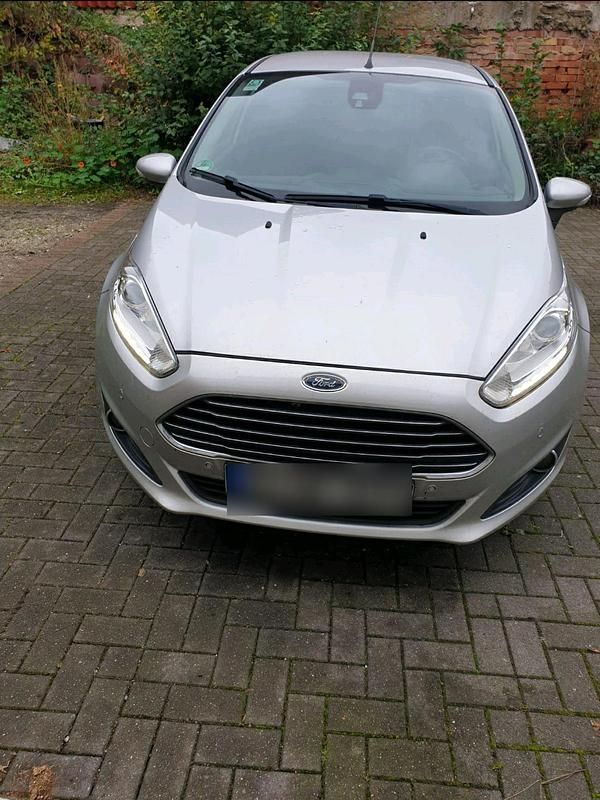 Gebraucht Ford Fiesta 95 PS (69 kW) 2016 Silber Limousine