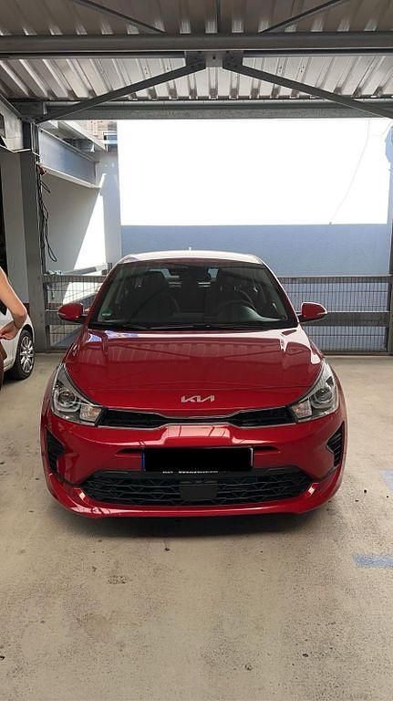 Rot Gebraucht 2023 Kia Rio Limousine | 14.950 € (Fairer Preis) - Bild 1/4