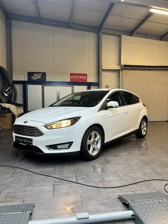 Weiß Gebraucht 2018 Ford Focus Active Limousine | 8.000 € (Guter Preis) - Bild 1/4