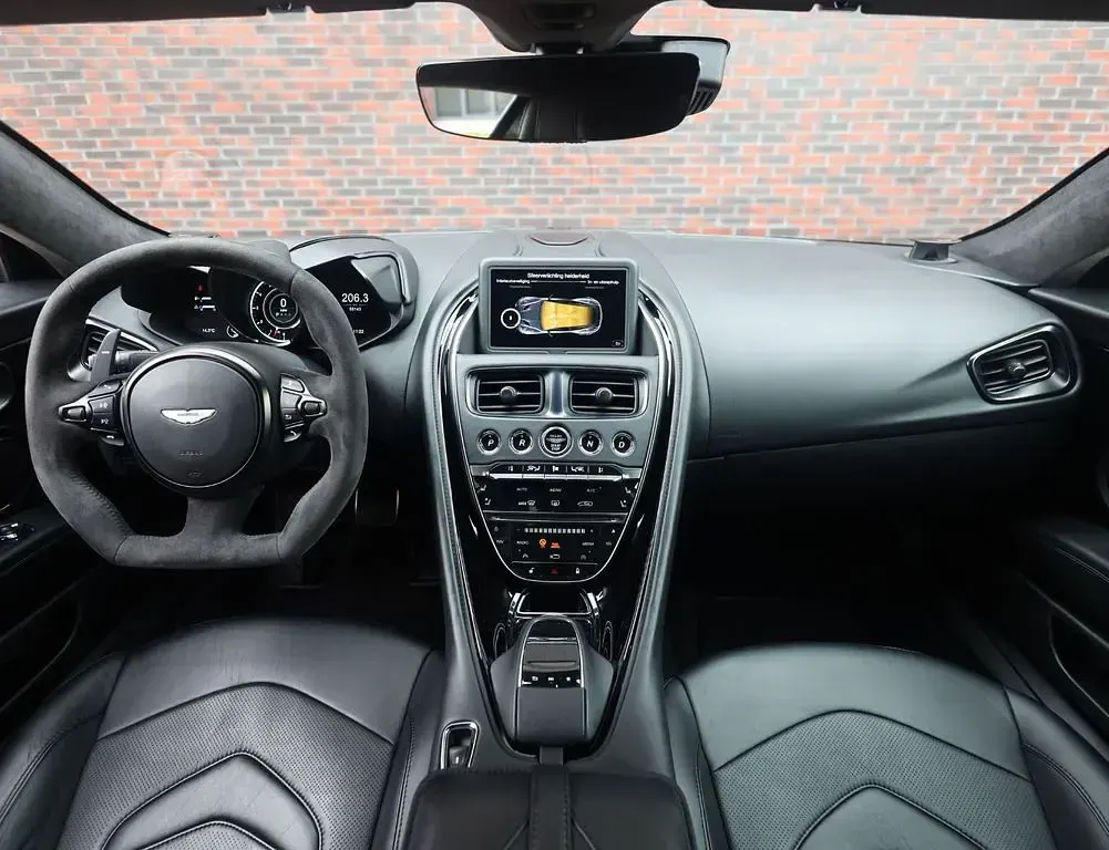 Gebraucht Aston Martin DBS 725 PS (533 kW) 2021 Schwarz