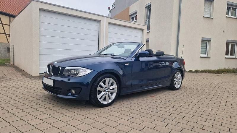 Blau Gebraucht 2012 BMW 123 Cabriolet Sport Line Cabrio | 12.800 € (Fairer Preis) - Bild 1/4