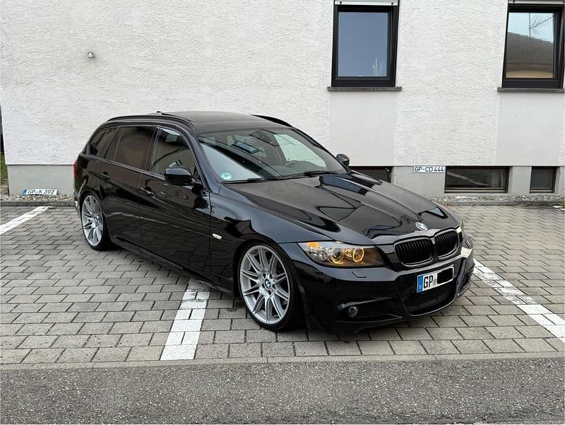 Schwarz Gebraucht 2012 BMW 330 M Sport Kombi | 12.900 € (Fairer Preis) - Bild 1/4