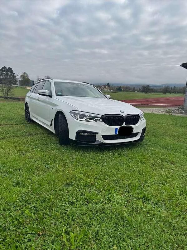 Weiß Gebraucht 2018 BMW 520 M Sport Kombi | 28.900 € (Teuer) - Bild 1/4