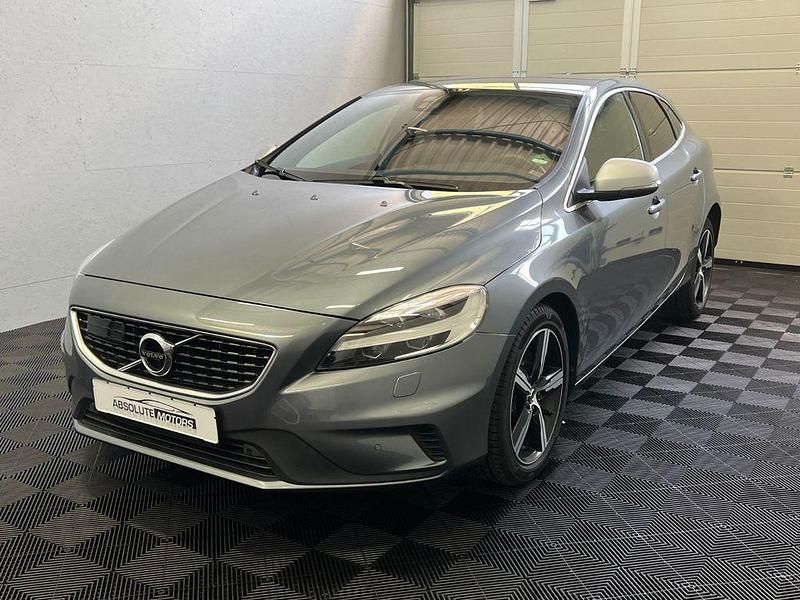 Grau Gebraucht 2018 Volvo V40 R-Design Kombi | 17.970 € (Fairer Preis) - Bild 1/4