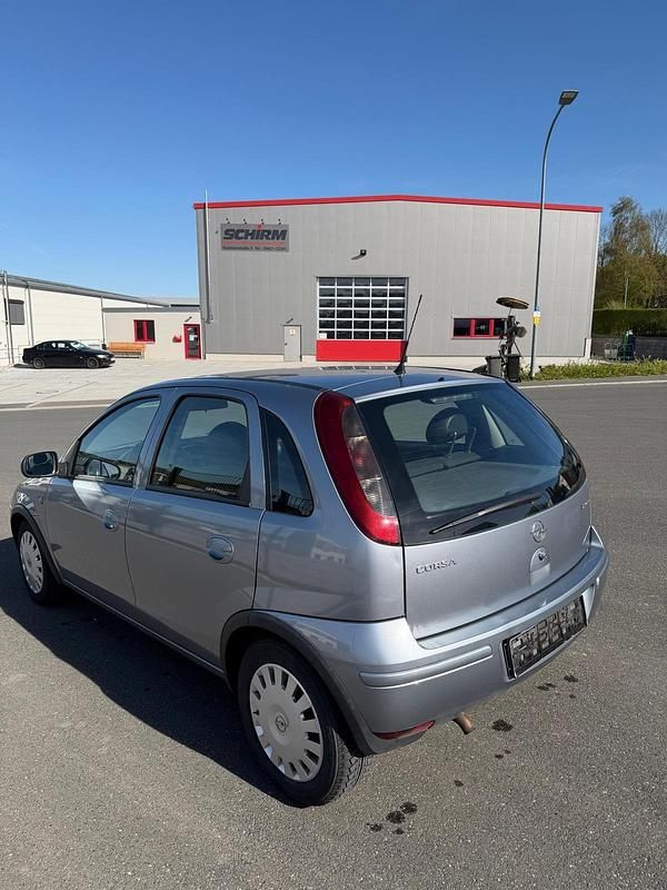 Second-hand Opel Corsa 80 CP (58 kW) 2004 Gri Hatchback