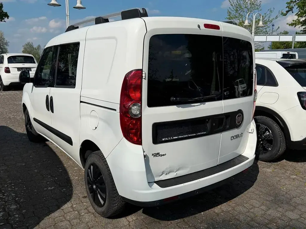 Gebraucht Fiat Doblò 105 PS (77 kW) 2015 Weiß Van / Kleinbus
