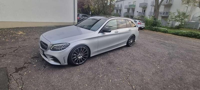 Silber Gebraucht 2019 Mercedes C220 AMG line Kombi | 25.999 € (Fairer Preis) - Bild 1/4