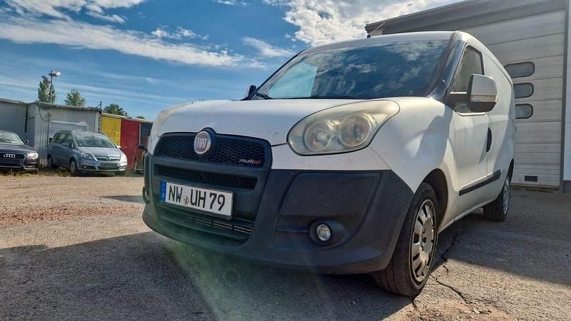 Weiß Gebraucht 2011 Fiat Doblò Van / Kleinbus | 2.900 € (Etwas zu teuer) - Bild 1/4