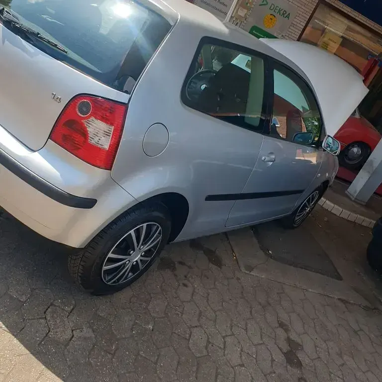 Gebraucht VW Polo Basis 75 PS (55 kW) 2005 Silber Limousine
