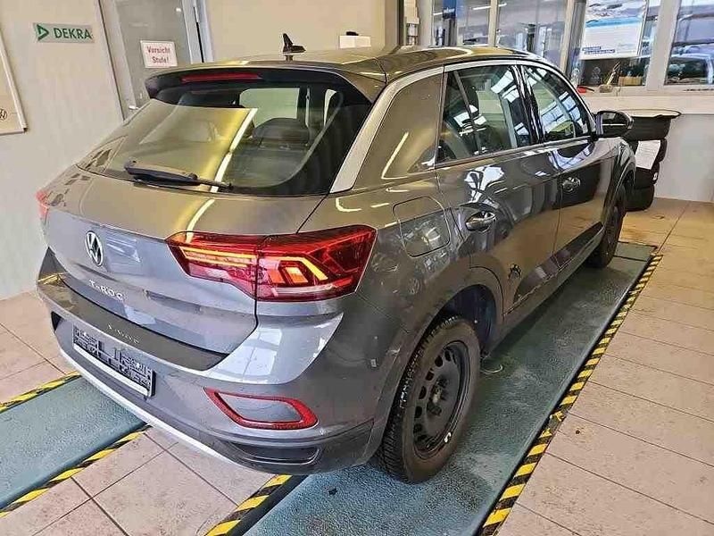 Gebraucht VW T-Roc Basis 110 PS (80 kW) 2022 Grau SUV