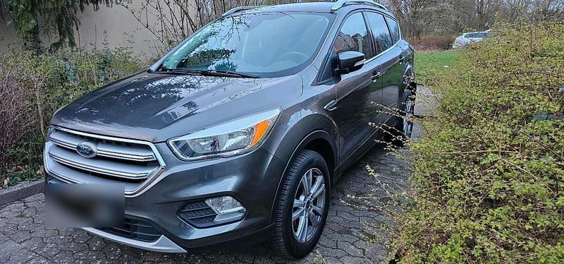 Usata Ford Kuga 120 CV (88 kW) 2017 Grigio SUV