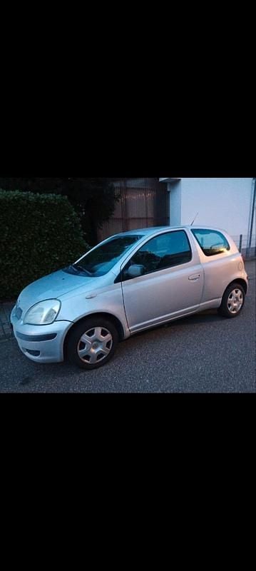 Grau Gebraucht 2005 Toyota Yaris Kleinwagen | 600 € (Guter Preis) - Bild 1/4