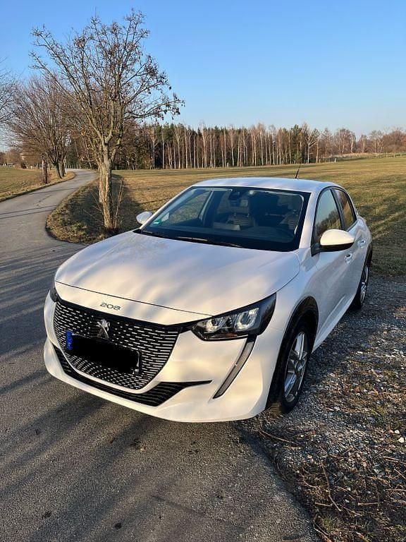 Gebraucht Peugeot e-208 Active 100 kW (136 PS) 2021 Weiß Kleinwagen