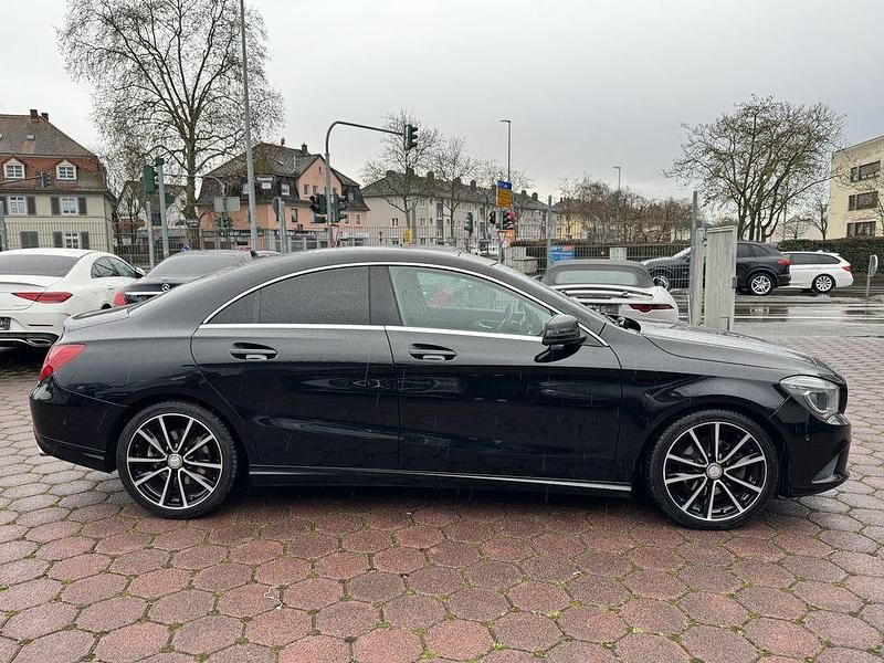 Gebraucht Mercedes CLA180 122 PS (89 kW) 2014 Schwarz Limousine