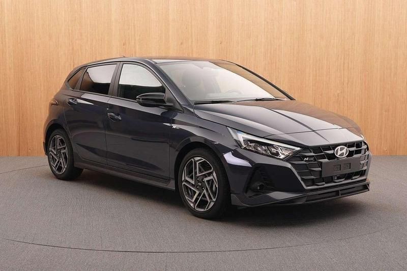 Aurora grey Neu 2025 Hyundai i20 N Line Limousine | 21.490 € (Fairer Preis) - Bild 1/4