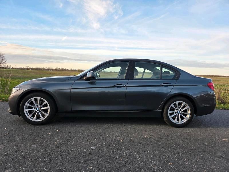 Gebraucht BMW 318 150 PS (110 kW) 2016 Grau Limousine