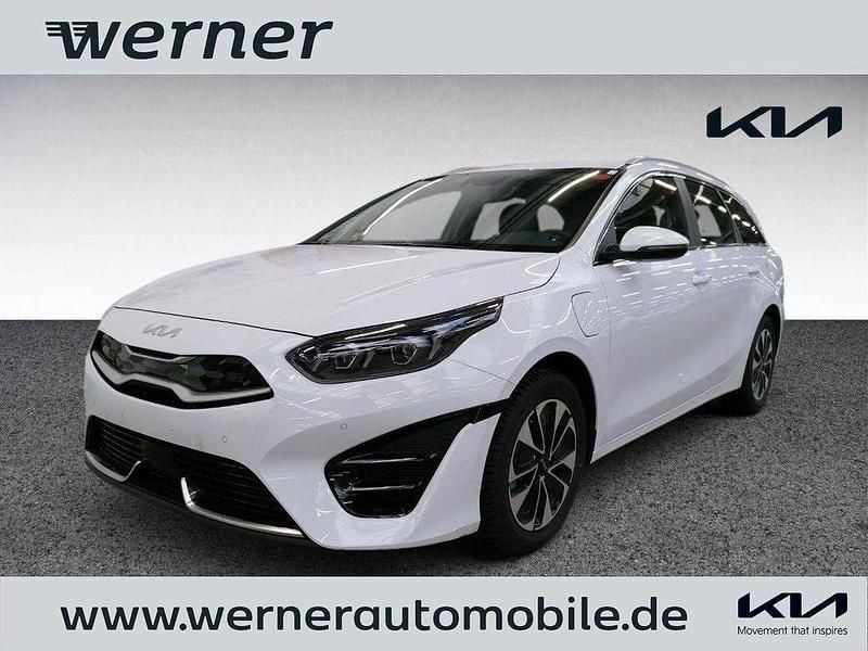 Weiß Gebraucht 2024 Kia Ceed Sportswagon Spirit Kombi | 24.980 € (Guter Preis) - Bild 1/4