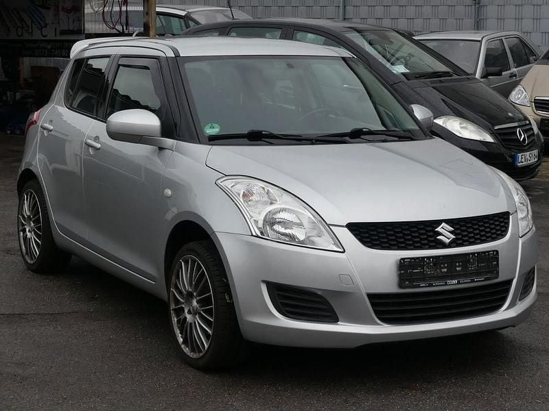 Gebraucht Suzuki Swift Club 94 PS (69 kW) 2011 Silber Kleinwagen