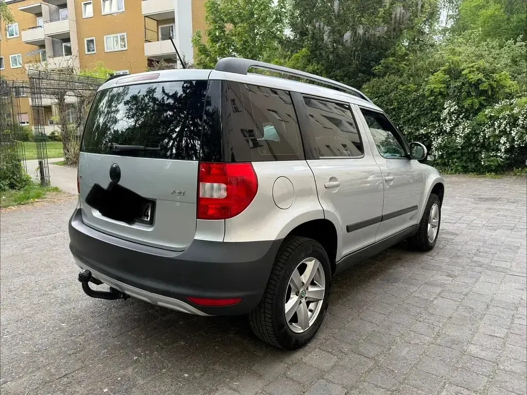 Gebraucht Skoda Yeti Ambition 140 PS (102 kW) 2013 Silber SUV