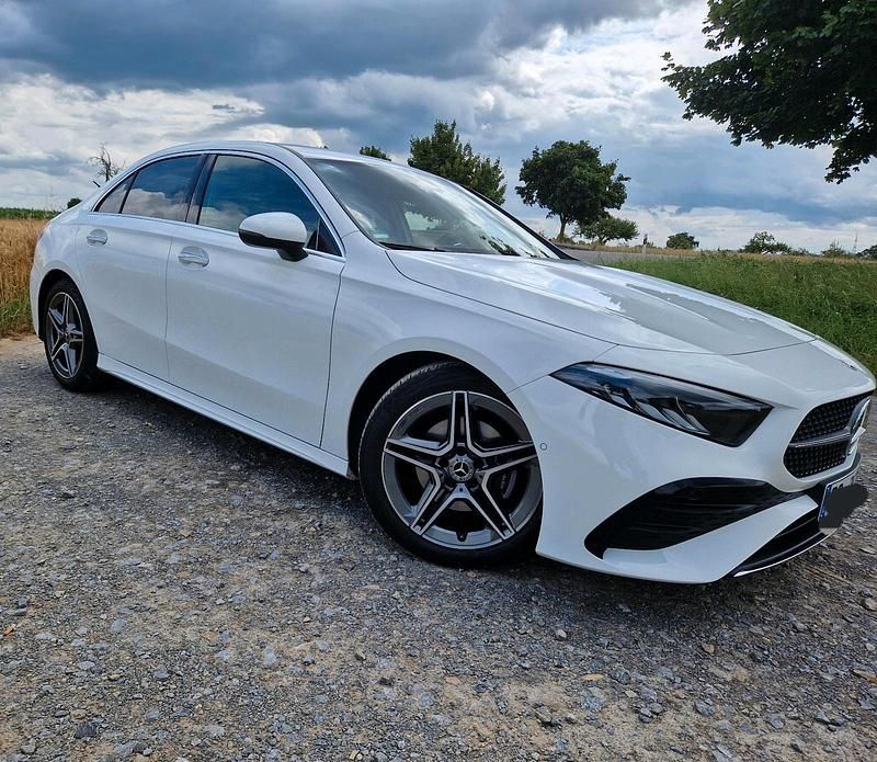Gebraucht Mercedes A200 Advanced Plus 163 PS (119 kW) 2023 Weiß Limousine