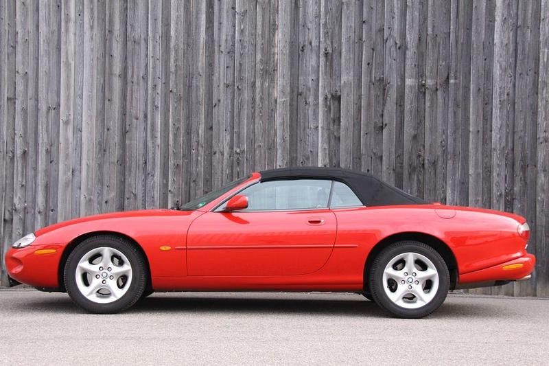 Używany Jaguar XK8 284 KM (208 kW) 2000 Czerwony Kabriolet