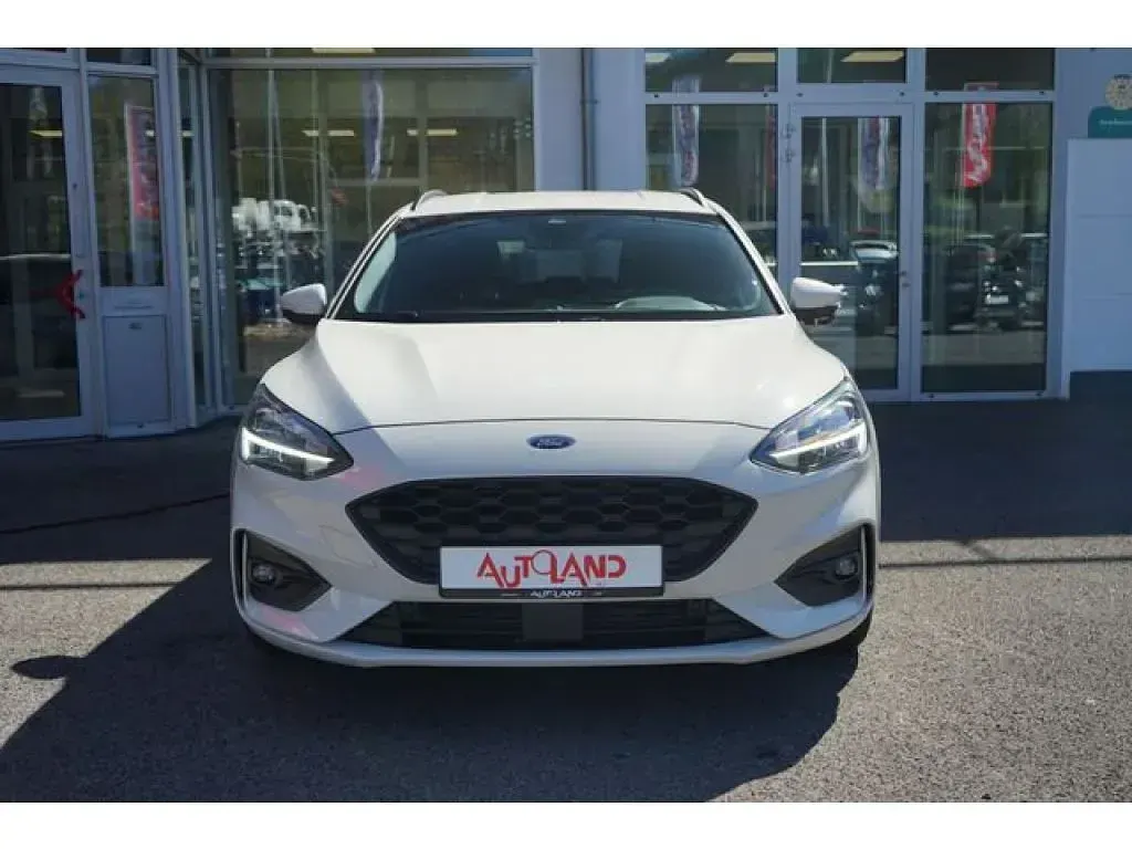 Używany Ford Focus 182 KM (133 kW) 2022 Biały Kombi