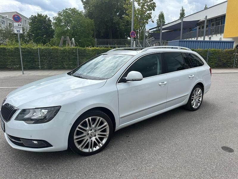 Gebraucht Skoda Superb Exclusive 170 PS (125 kW) 2014 Weiß Kombi