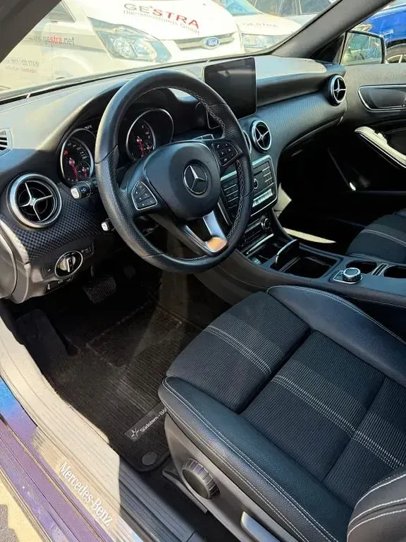 Używany Mercedes A180 116 KM (85 kW) 2018 Niebieski Sedan/Limuzyna