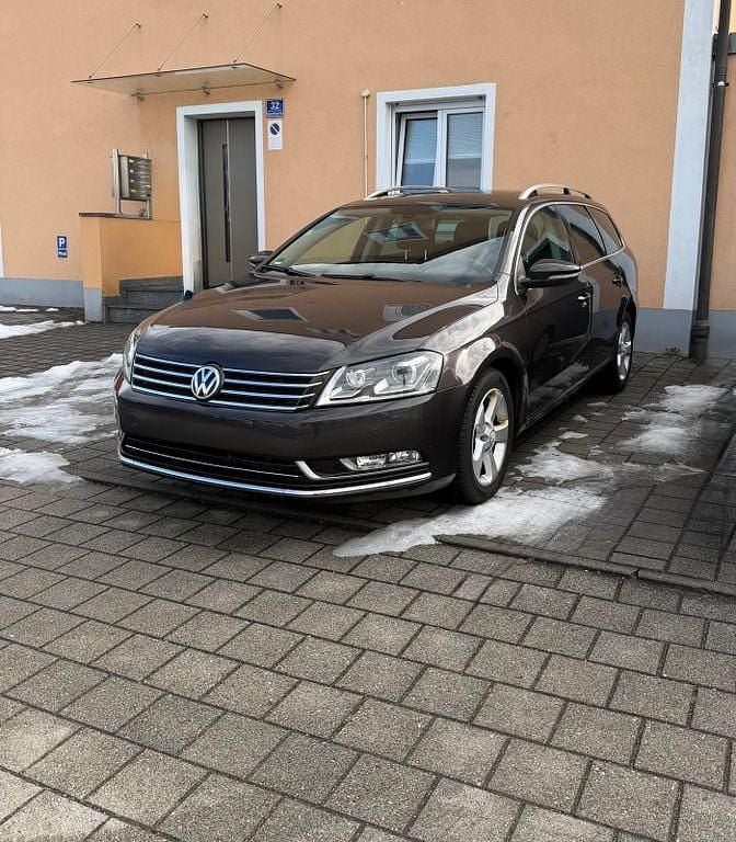 Schwarz Gebraucht 2011 VW Passat Highline Kombi | 10.000 € (Fairer Preis) - Bild 1/4