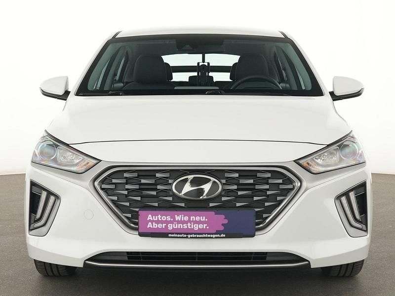 Gebraucht Hyundai Ioniq 141 PS (103 kW) 2022 Polar white Kleinwagen