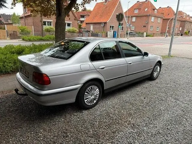 Gebraucht BMW 528 193 PS (141 kW) 1998 Silber Limousine