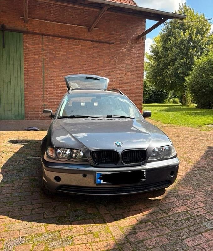 Grau Gebraucht 2003 BMW 318 Kombi | 1.000 € (Superpreis) - Bild 1/4