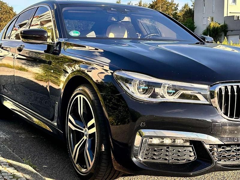 Schwarz Gebraucht 2017 BMW 740L M Sport Limousine | 39.900 € (Etwas zu teuer) - Bild 1/4
