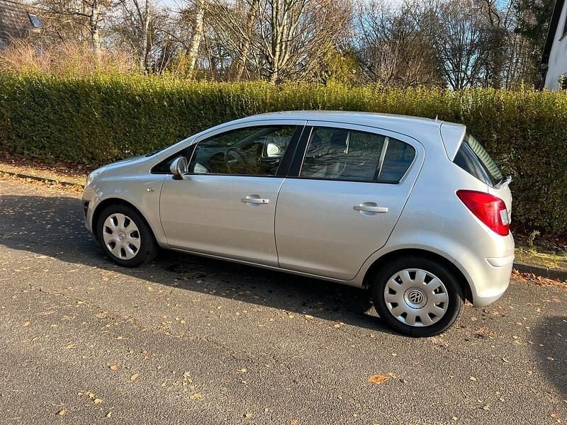 Silber Gebraucht 2012 Opel Corsa Edition Kleinwagen | 2.200 € (Superpreis) - Bild 1/4