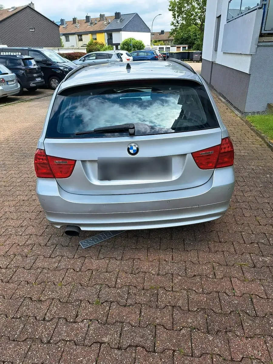 Gebraucht BMW 320 184 PS (135 kW) 2010 Silber Kombi