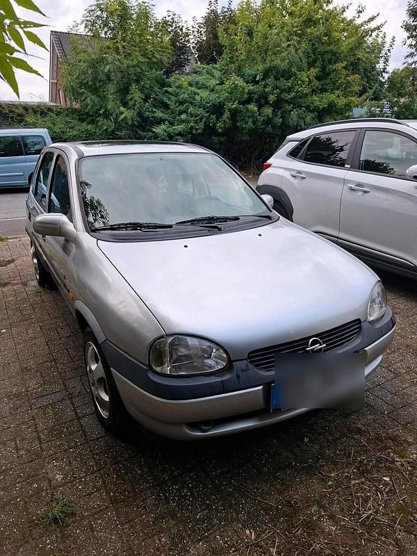 Silber Gebraucht 2000 Opel Corsa Edition Kleinwagen | 850 € (Fairer Preis) - Bild 1/4