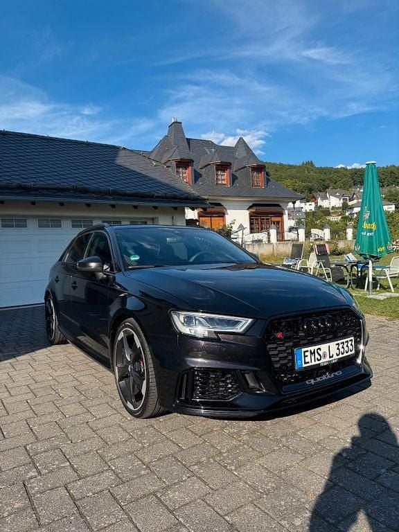 Schwarz Gebraucht 2020 Audi RS3 Comfort Kleinwagen | 42.999 € (Guter Preis) - Bild 1/4