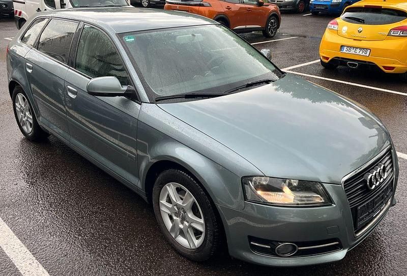 Grau Gebraucht 2011 Audi A3 Sportback Limousine | 6.490 € (Fairer Preis) - Bild 1/4