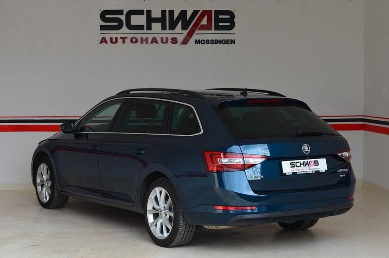 Gebraucht Skoda Superb Ambition 190 PS (139 kW) 2019 Modra lava/lava blau Kombi