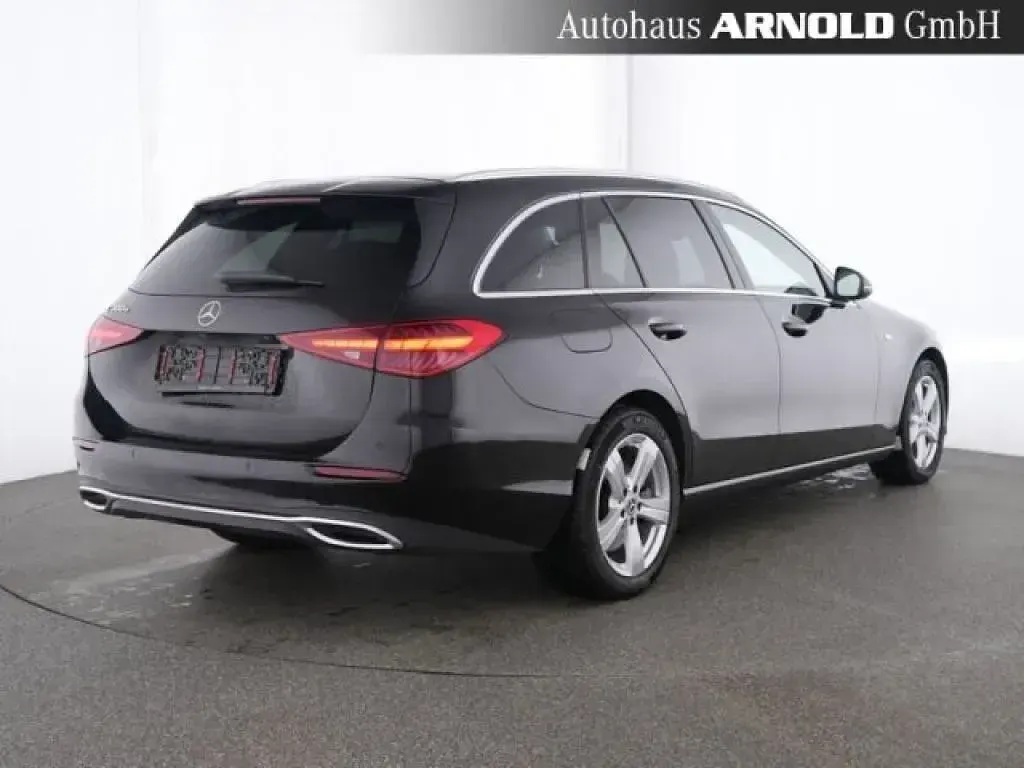 Gebraucht Mercedes E300 Avantgarde 204 PS (150 kW) 2024 Schwarz Kombi