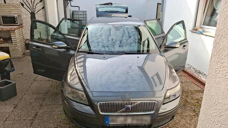 Grau Gebraucht 2005 Volvo V50 Kombi | 800 € (Guter Preis) - Bild 1/3